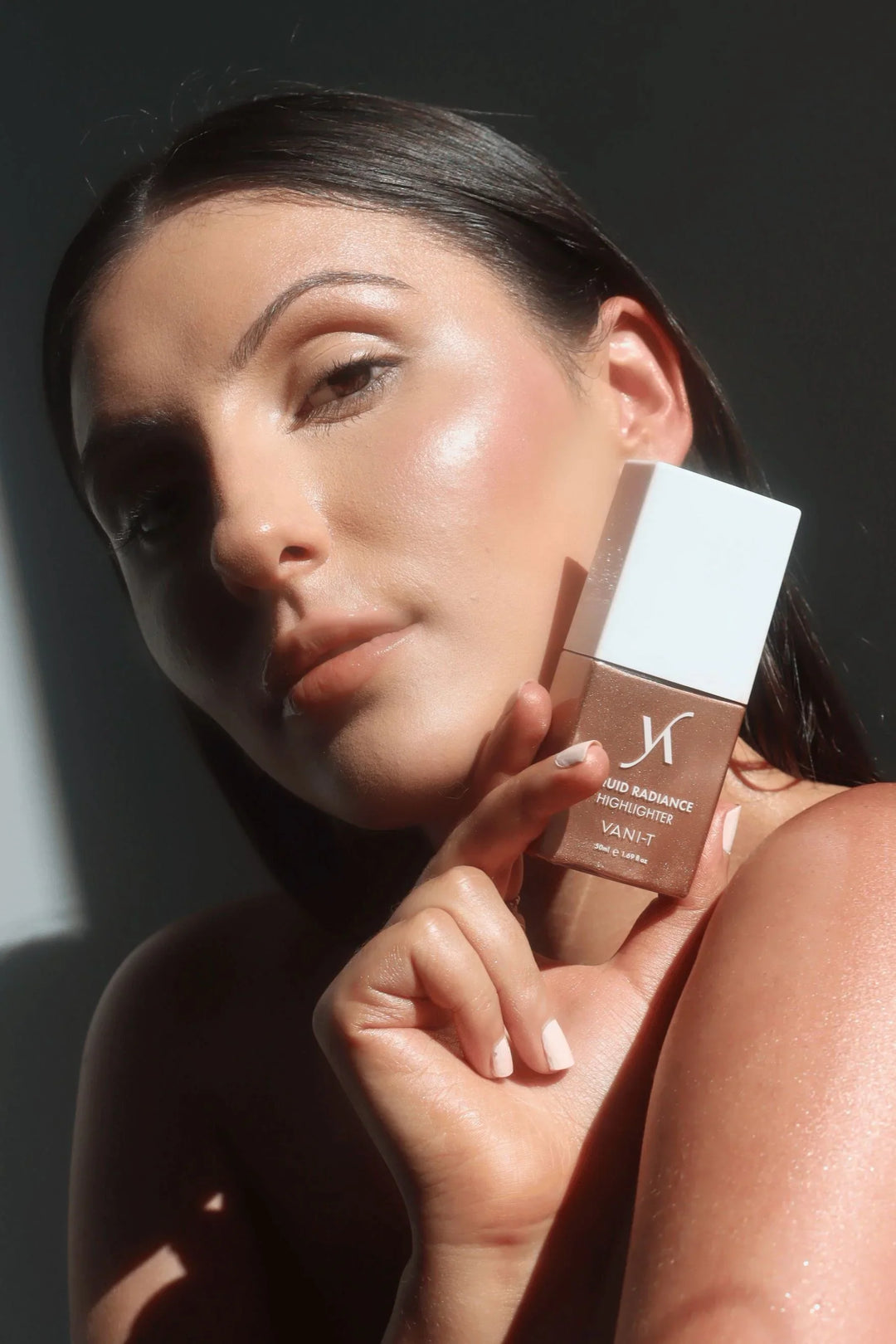 Liquid Radiance Highlighter - švytėjimą suteikianti priemonė