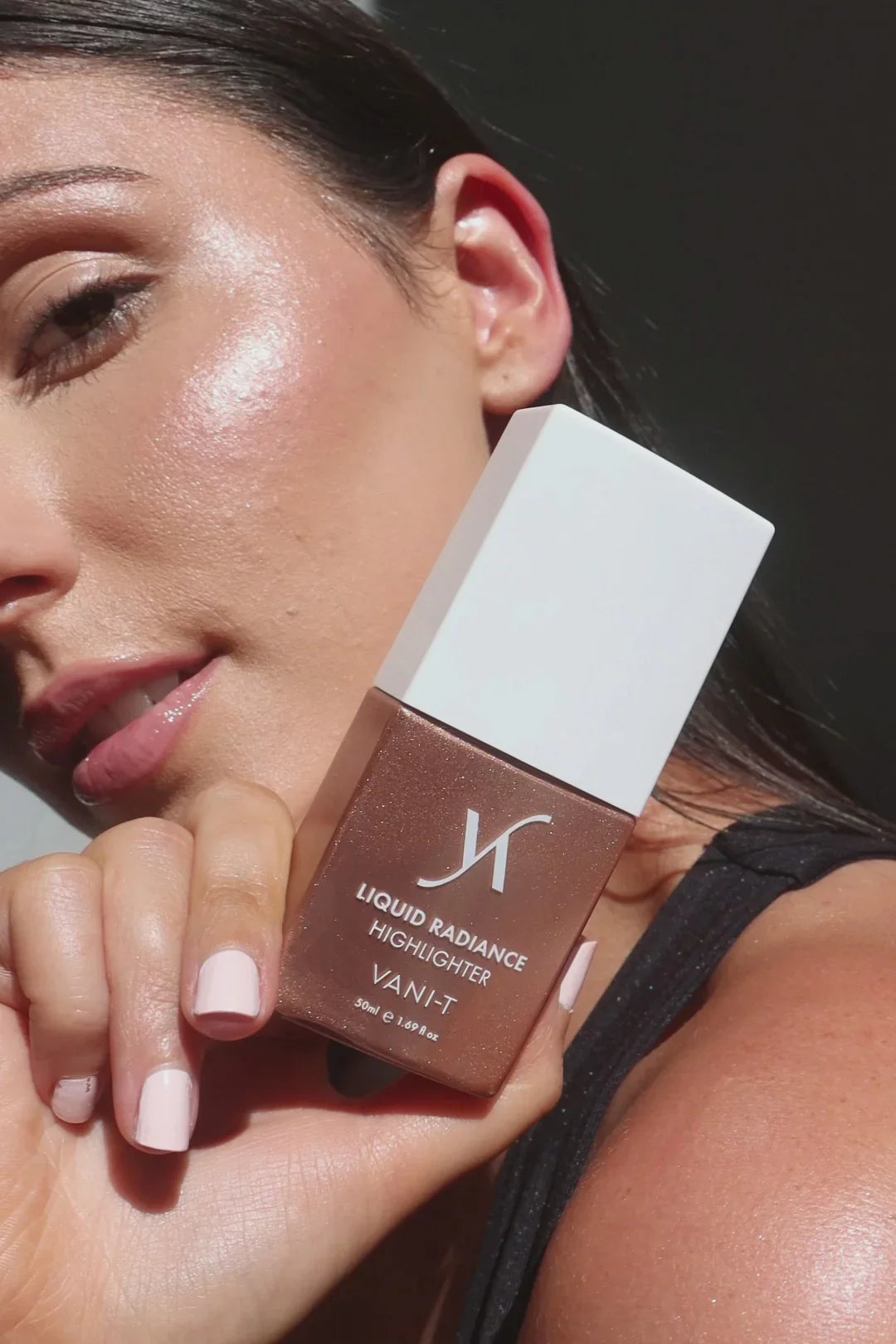 Liquid Radiance Highlighter - švytėjimą suteikianti priemonė