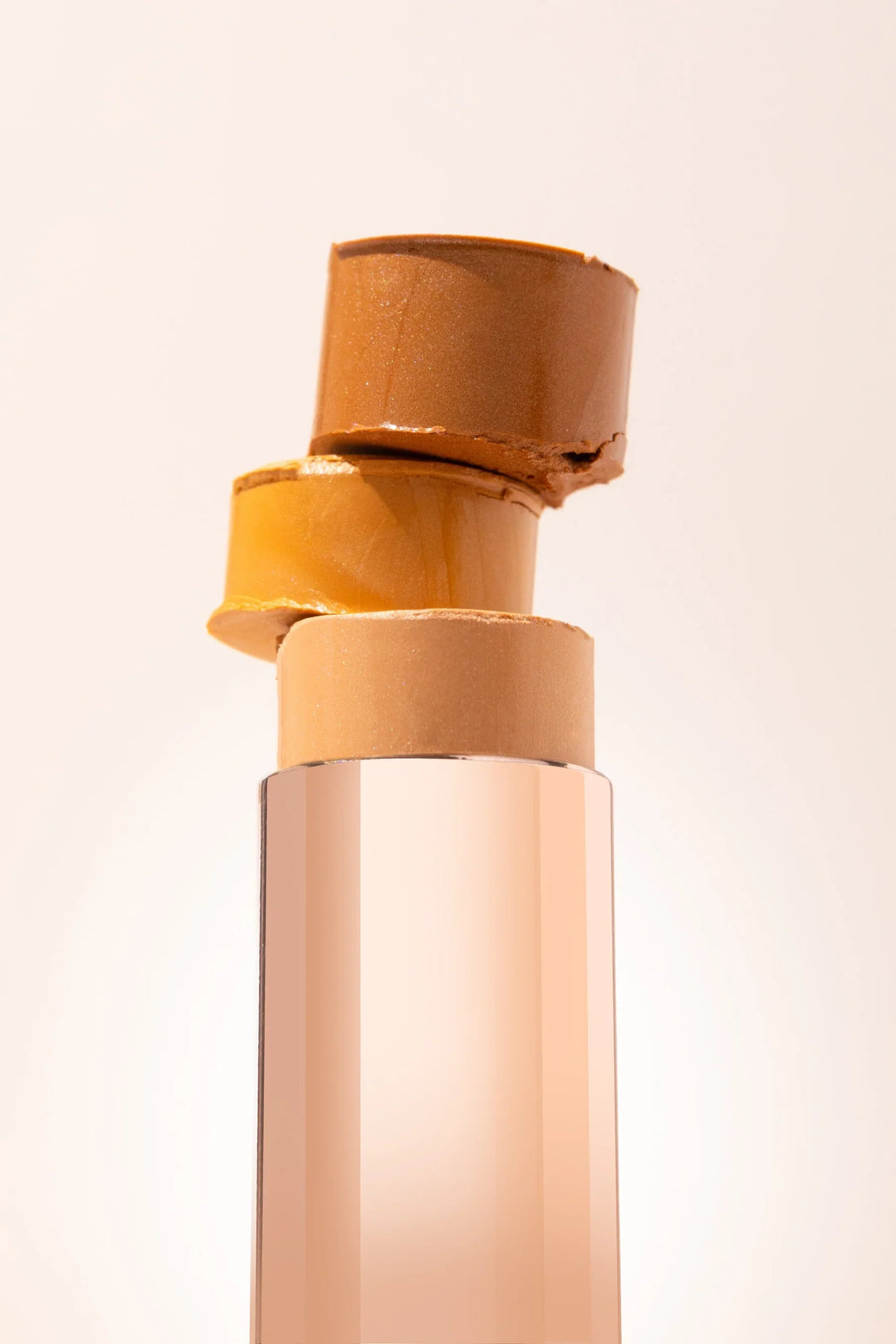 Glow Filter HD Sheer Foundation - švytėjimą suteikiantis makiažo pagrindas