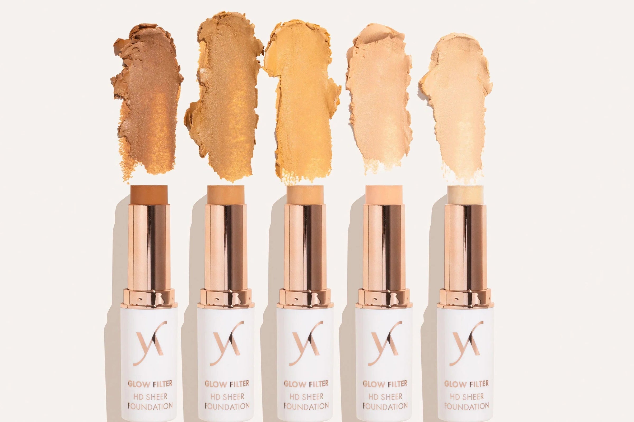 Glow Filter HD Sheer Foundation - švytėjimą suteikiantis makiažo pagrindas