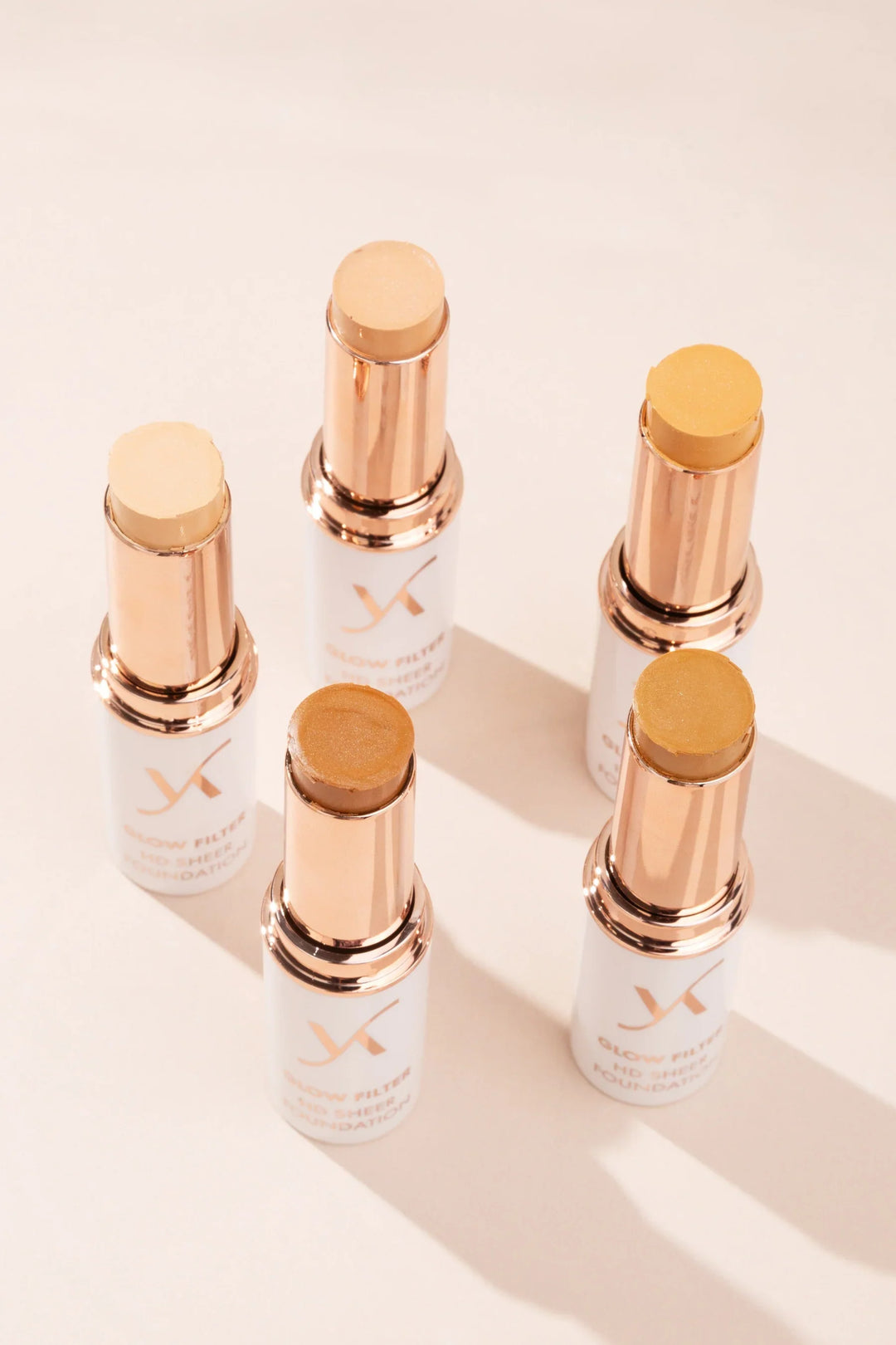 Glow Filter HD Sheer Foundation - švytėjimą suteikiantis makiažo pagrindas